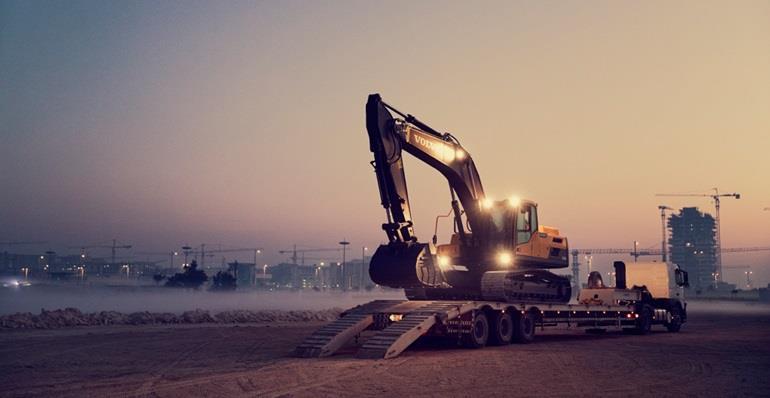 VOLVO MACHINES HELP TO BUILD A SMART CITY IN THE DESERT